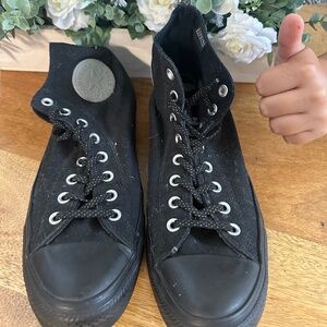 Converse sneakers in size 9.5 men. Like new
